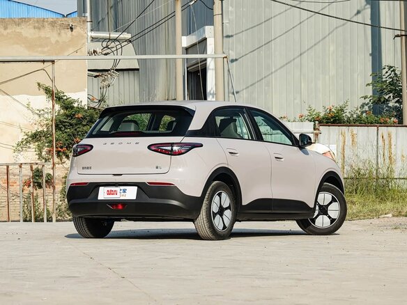 2026 Geely EX2, бежевый, 1700226 рублей - вид 4