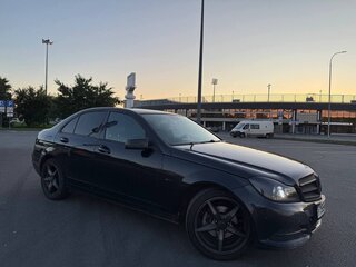 2011 Mercedes-Benz C-Класс 200 III (W204) Рестайлинг, чёрный, 1200000 рублей, вид 3