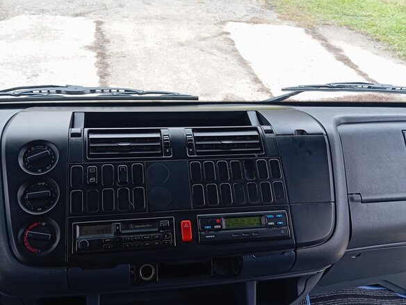 2002 Mercedes-Benz Atego, оранжевый, 2600000 рублей - вид 23