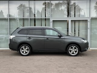2014 Mitsubishi Outlander III Рестайлинг, серый, 1549000 рублей, вид 4