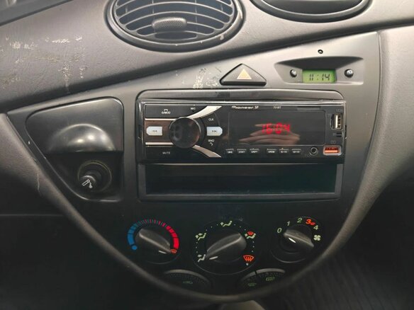 2004 Ford Focus I Рестайлинг, красный, 169000 рублей - вид 11