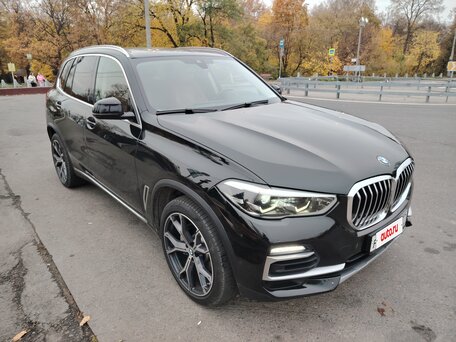 2020 BMW X5 25d IV (G05/G18), чёрный, 5465000 рублей, вид 3