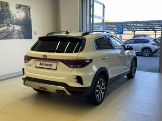 2021 Kia Rio X IV Рестайлинг, белый, 1695000 рублей, вид 4