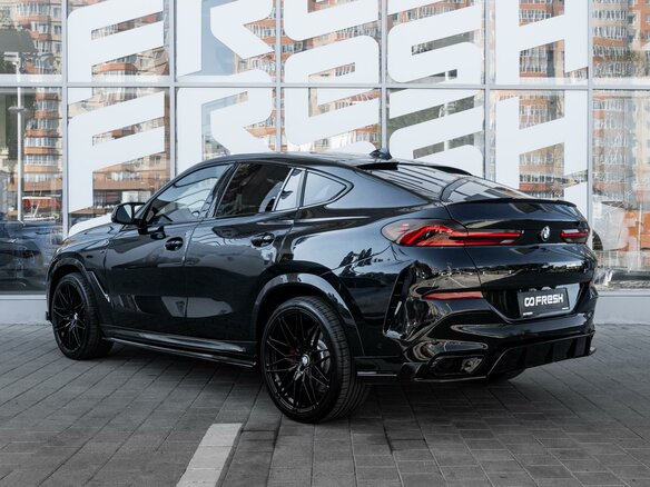 2021 BMW X6 40i III (G06), чёрный, 8380000 рублей - вид 1
