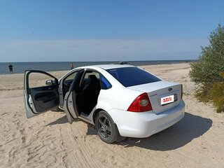 2010 Ford Focus II Рестайлинг, белый, 700000 рублей, вид 4