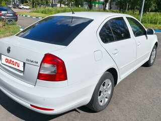 2013 Skoda Octavia II (A5) Рестайлинг, белый, 579000 рублей, вид 4