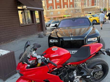 2019 Ducati Supersport, красный, 1099099 рублей, вид 3