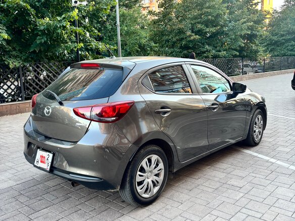 2021 Mazda 2 III (DJ) Рестайлинг, коричневый, 1190000 рублей - вид 3