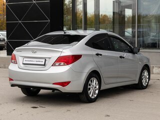 2016 Hyundai Solaris I Рестайлинг, серебристый, 1130000 рублей, вид 5