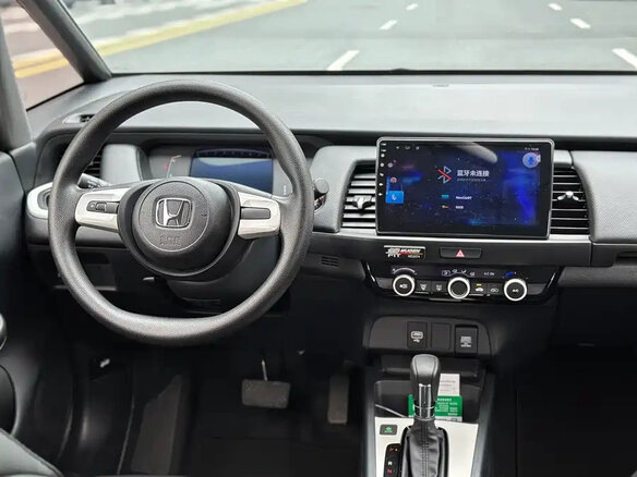 2024 Honda Fit Crosstar IV Рестайлинг, белый, 1140017 рублей - вид 6