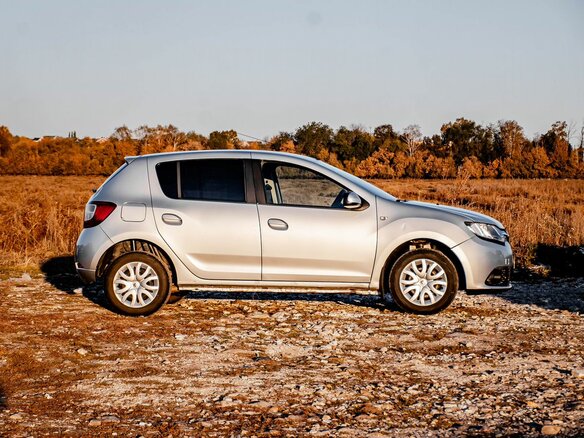 2015 Renault Sandero II, серый, 650000 рублей - вид 7