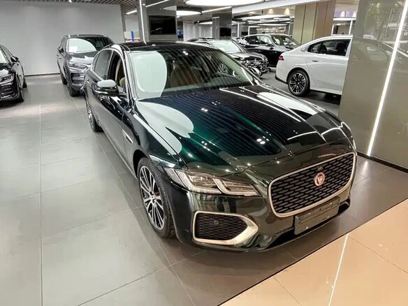 2024 Jaguar XF L II Рестайлинг, зелёный, 5579150 рублей - вид 2