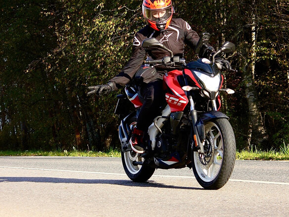2021 Bajaj Pulsar NS 200, красный, 200000 рублей - вид 8