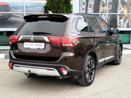 2021 Mitsubishi Outlander III Рестайлинг 3, коричневый, 1920000 рублей, вид 5