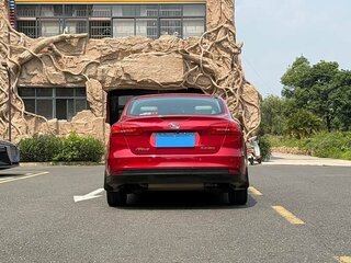 2018 Ford Focus III Рестайлинг, красный, 950000 рублей, вид 3