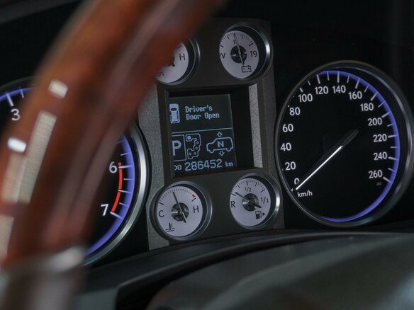 2009 Lexus LX 570 III, чёрный - вид 20