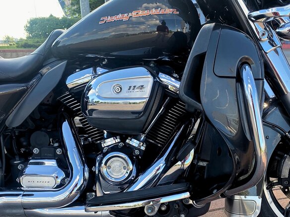 2019 Harley-Davidson Electra Glide, серый, 1390000 рублей - вид 2