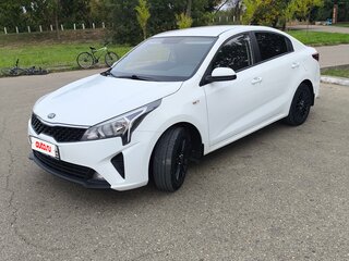 2020 Kia Rio IV Рестайлинг, белый, 1699000 рублей, вид 1