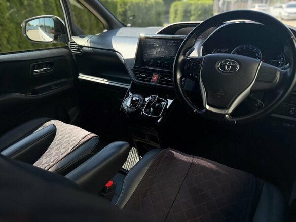 2016 Toyota Noah III (R80), белый, 1695000 рублей - вид 13