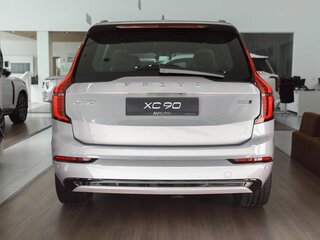 2026 Volvo XC90 B6 II Рестайлинг 2, серебристый, 11100000 рублей, вид 4