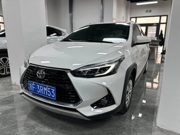 2022 Toyota Yaris L X XP150 Рестайлинг, белый - вид 7