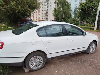 2010 Volkswagen Passat B6, белый, 590000 рублей, вид 2
