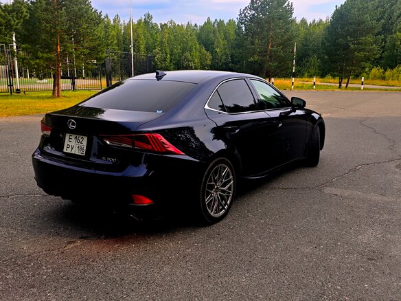 2017 Lexus IS 300 III Рестайлинг, синий, 2750000 рублей - вид 8