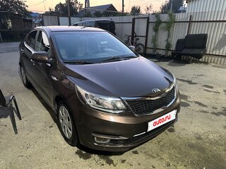 2015 Kia Rio III Рестайлинг, коричневый, 800000 рублей, вид 2