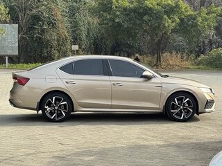 2023 Skoda Octavia IV (A8), бежевый, 1997009 рублей, вид 4