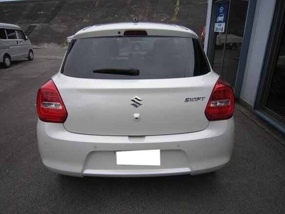 2023 Suzuki Swift V Рестайлинг, белый, 990000 рублей - вид 5