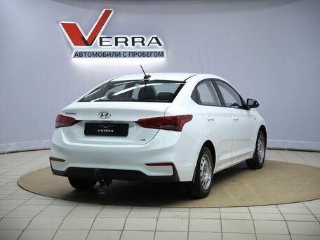 2018 Hyundai Solaris II, белый, 910000 рублей, вид 5