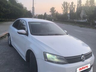2015 Volkswagen Jetta VI Рестайлинг, белый, 820000 рублей, вид 4