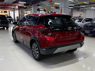 2022 Toyota Yaris L X XP150 Рестайлинг, красный, 940000 рублей, вид 3