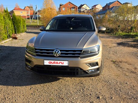 2019 Volkswagen Tiguan II, бежевый, 2450000 рублей, вид 3