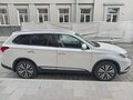 2021 Mitsubishi Outlander III Рестайлинг 3, белый - вид 3
