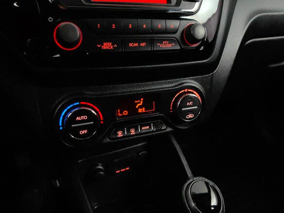 2012 Kia Rio 4-speed III, красный, 808000 рублей - вид 14