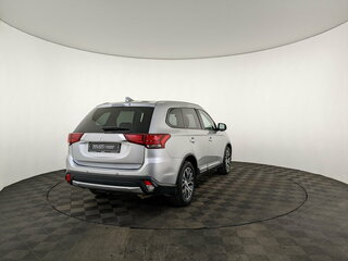 2017 Mitsubishi Outlander III Рестайлинг 2, серебристый, 2150000 рублей, вид 5