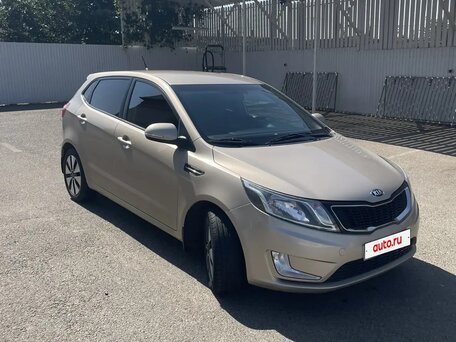 2013 Kia Rio 4-speed III, бежевый, 1045000 рублей, вид 5