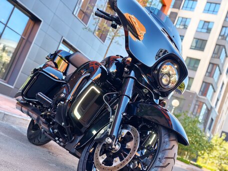2023 Harley-Davidson Street Glide, чёрный, 2250000 рублей, вид 3