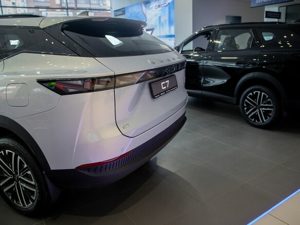 2026 Omoda C7, серый, 3499000 рублей - вид 4