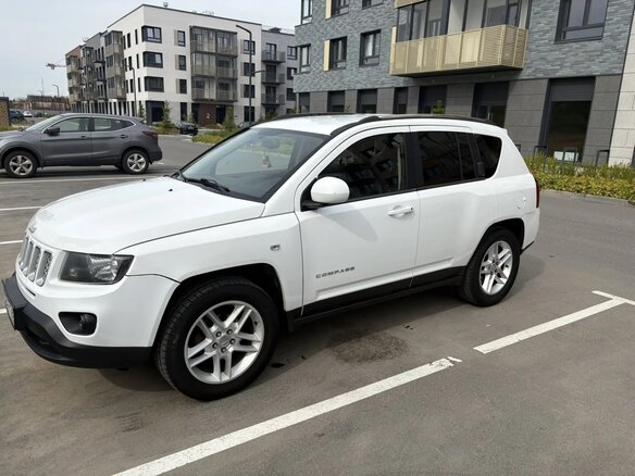 2013 Jeep Compass I Рестайлинг 2, белый, 1300000 рублей - вид 6