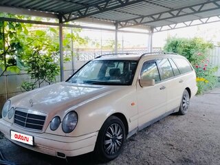 1998 Mercedes-Benz E-Класс 220 II (W210, S210), бежевый, 520000 рублей, вид 1