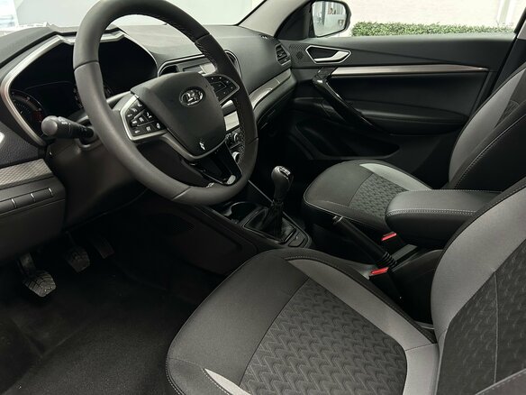 2026 Lada (ВАЗ) Vesta I Рестайлинг (NG), серебристый, 1805000 рублей - вид 5