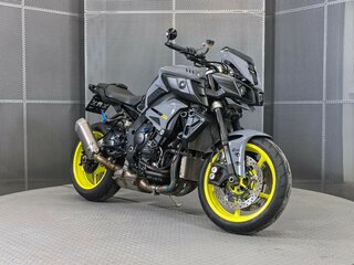 2017 Yamaha MT-10, серый, 989000 рублей, вид 2