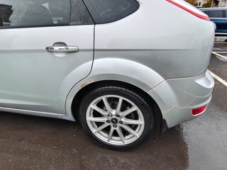 2011 Ford Focus II Рестайлинг, серебристый, 565000 рублей, вид 5