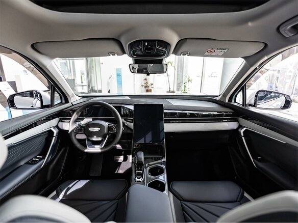 2026 Geely Atlas II, серебристый - вид 12