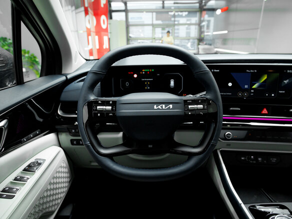 2026 Kia Carnival IV Рестайлинг, чёрный, 7100000 рублей - вид 10