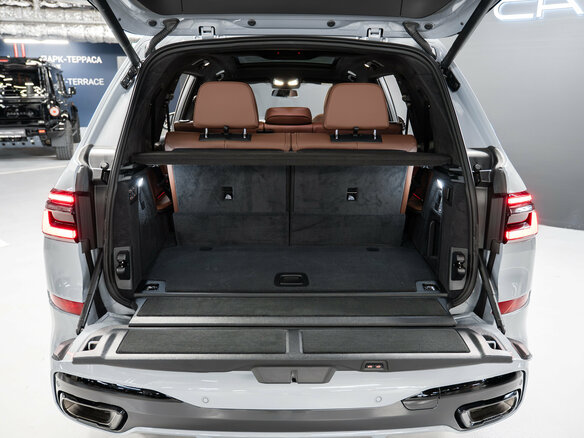 2026 BMW X7 40d I (G07) Рестайлинг, серый, 17450000 рублей - вид 12
