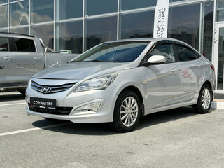 2014 Hyundai Solaris I Рестайлинг, серебристый, 900000 рублей, вид 1
