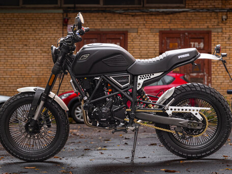 2026 Fuego Scrambler 300 FE, серый, 249900 рублей, вид 1